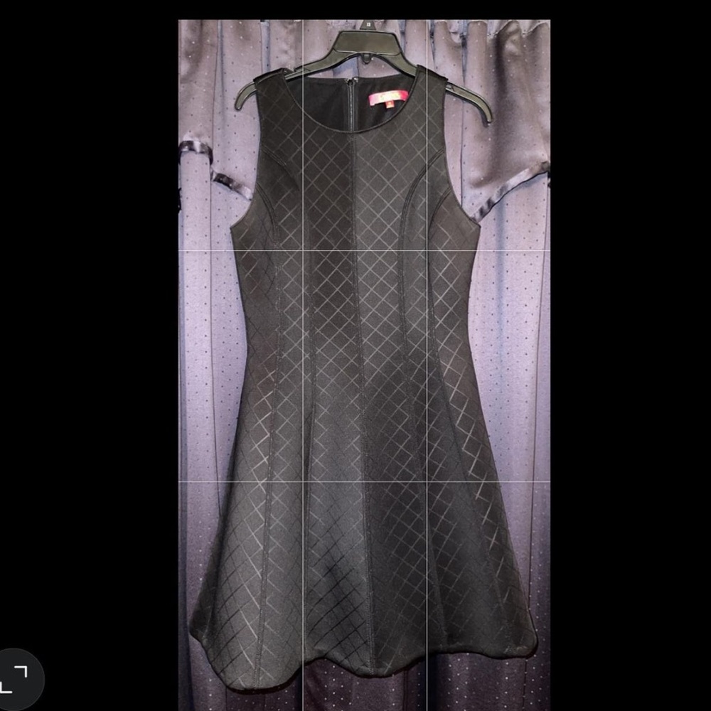 Little black dress with peek a book cut in the middle. Cute pattern on dress. 10